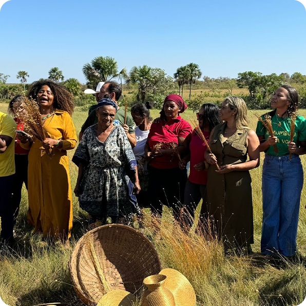 Brazilian artisan community working with natural materials